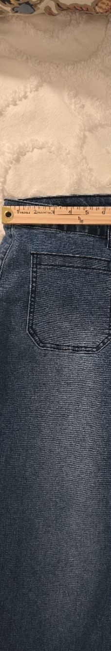 Women's High Rise Wide Leg Jeans, 4 Pocket, Size 14 (310) - Picture 8 of 11